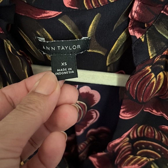 Ann Taylor blouse - Picture 4 of 4